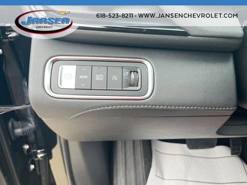 Used 2025 Buick Enclave Preferred FWD image 17