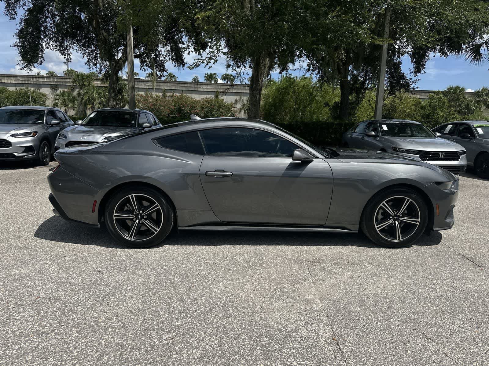 Used 2025 Ford Mustang Coupe RWD image 7