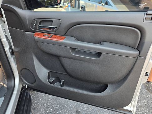 Used 2013 Chevrolet Avalanche LTZ AWD/4WD image 31