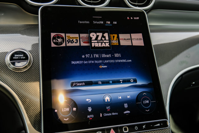 Used 2025 Mercedes-Benz GLC 300 4MATIC image 39