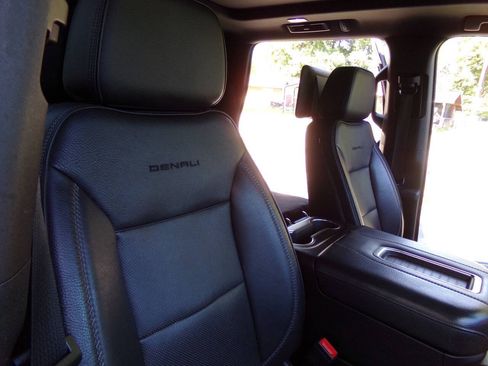 Used 2021 GMC Yukon Denali w/ Denali Ultimate Package AWD/4WD image 31