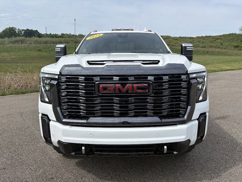 Used 2024 GMC Sierra 3500 Denali Ultimate AWD/4WD image 8