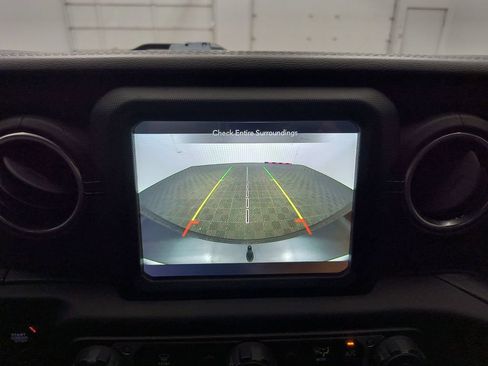 Used 2018 Jeep Wrangler Unlimited Sahara AWD/4WD image 24