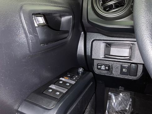 Used 2018 Toyota Tacoma SR w/ SR Convenience Package RWD image 20