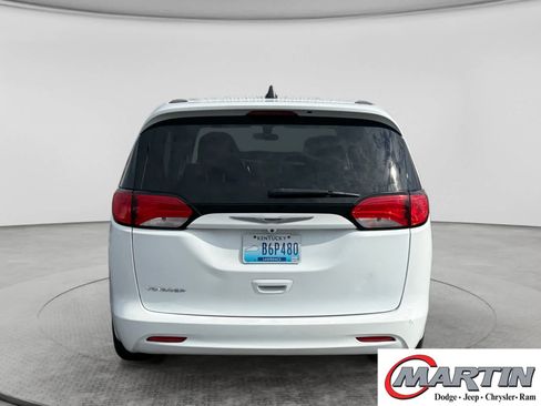 Used 2022 Chrysler Voyager LX FWD image 6