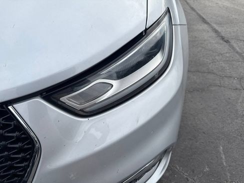 Used 2022 Chrysler Pacifica Touring-L FWD image 11
