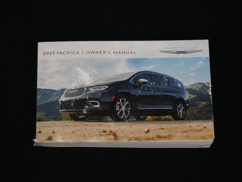 Used 2023 Chrysler Pacifica Touring-L FWD image 25