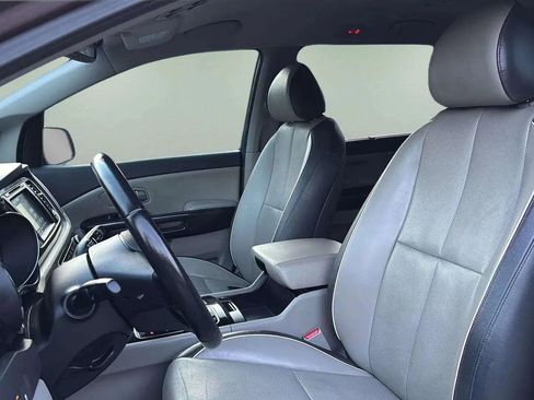 Used 2015 Kia Sedona SX image 15