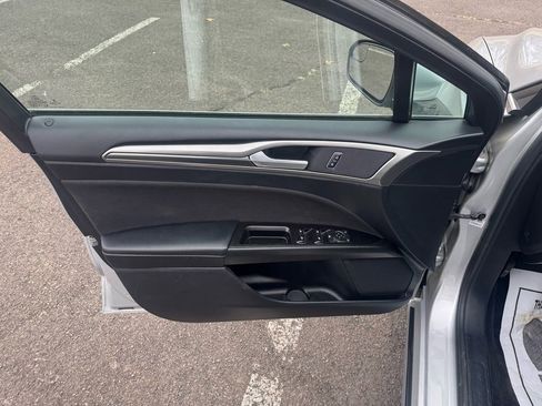 Used 2017 Ford Fusion SE w/ Equipment Group 201A image 20