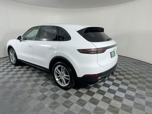 Used 2023 Porsche Cayenne image 3