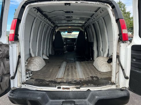 Used 2017 GMC Savana 3500 Extended image 15