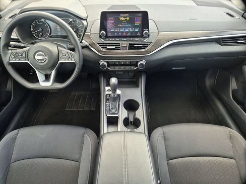 Used 2025 Nissan Altima 2.5 SV FWD image 25