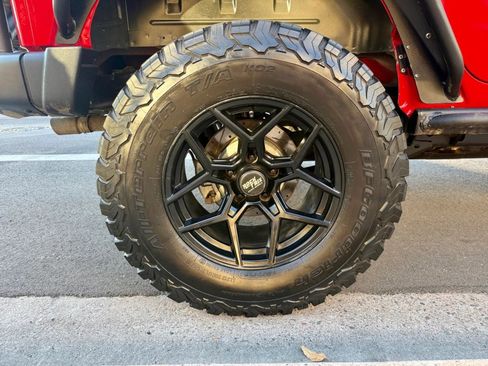 Used 2016 Jeep Wrangler Unlimited Rubicon image 25