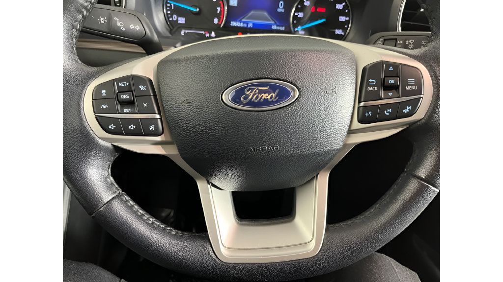 Used 2024 Ford Explorer Limited AWD/4WD image 17