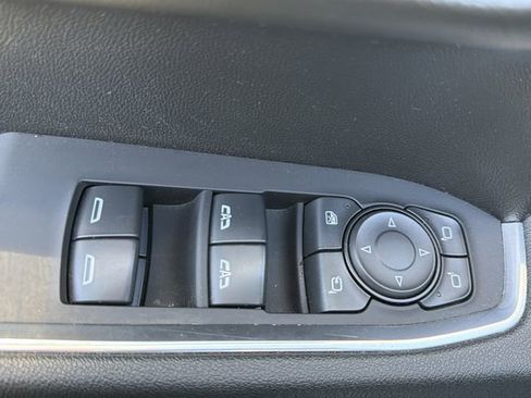 Used 2025 GMC Sierra 1500 SLT AWD/4WD image 17