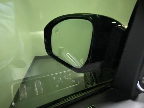 Used 2020 Land Rover Range Rover Long Wheelbase HSE image 2