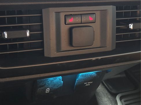 Used 2025 Ford F150 Raptor AWD/4WD image 11