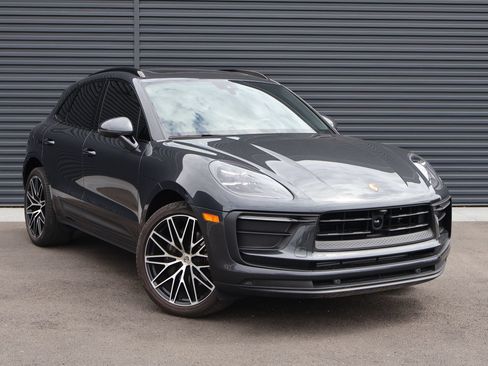 Certified 2023 Porsche Macan AWD/4WD image 8