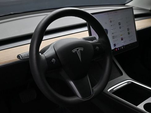 Used 2021 Tesla Model 3 Standard Range Plus RWD image 9