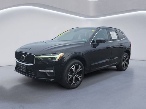 Used 2022 Volvo XC60 B5 Momentum w/ Climate Package image 7
