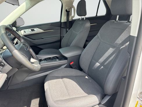 Used 2025 Ford Explorer Active RWD image 27