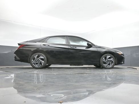 Used 2025 Hyundai Elantra Limited image 42