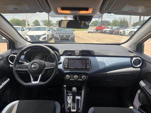 Used 2025 Nissan Versa SV FWD image 30