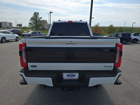 Used 2025 Ford F250 Platinum image 4
