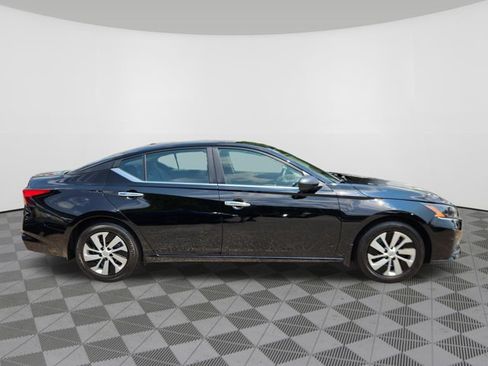 Certified 2025 Nissan Altima 2.5 S FWD image 6