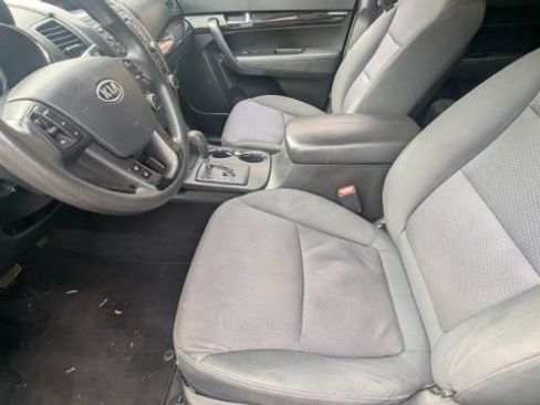 Used 2013 Kia Sorento LX image 14