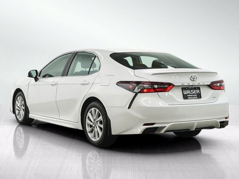 Used 2024 Toyota Camry SE FWD image 3
