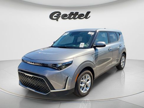 Used 2025 Kia Soul LX FWD image 9