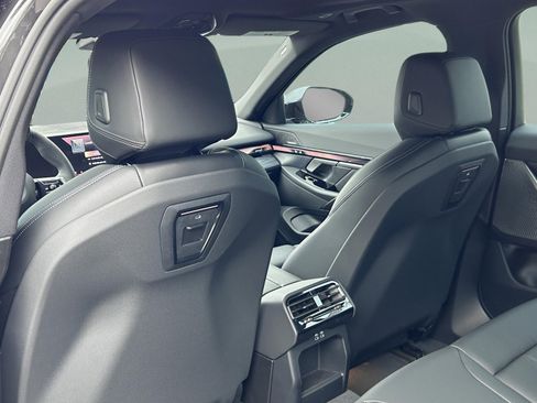 Used 2026 BMW i5 eDrive40 w/ M Sport Package RWD image 31