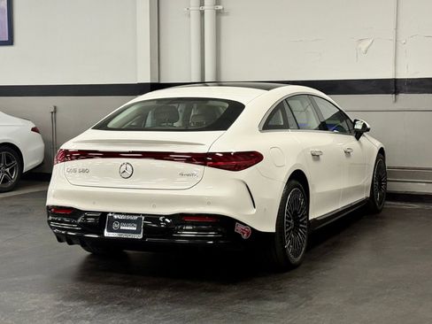 Used 2023 Mercedes-Benz EQS 580 4MATIC Sedan image 12