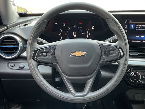 Used 2025 Chevrolet Trax LT image 19