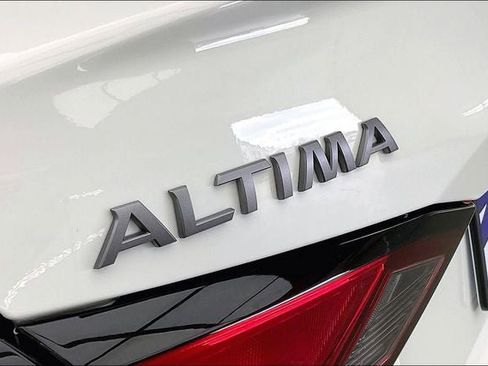 Used 2025 Nissan Altima 2.5 S image 9