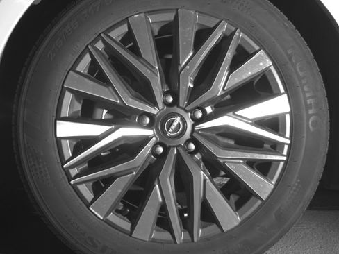 Used 2025 Nissan Altima 2.5 SV FWD image 12