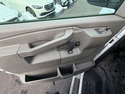Used 2024 GMC Savana 2500 w/ Driver Convenience Package image 10