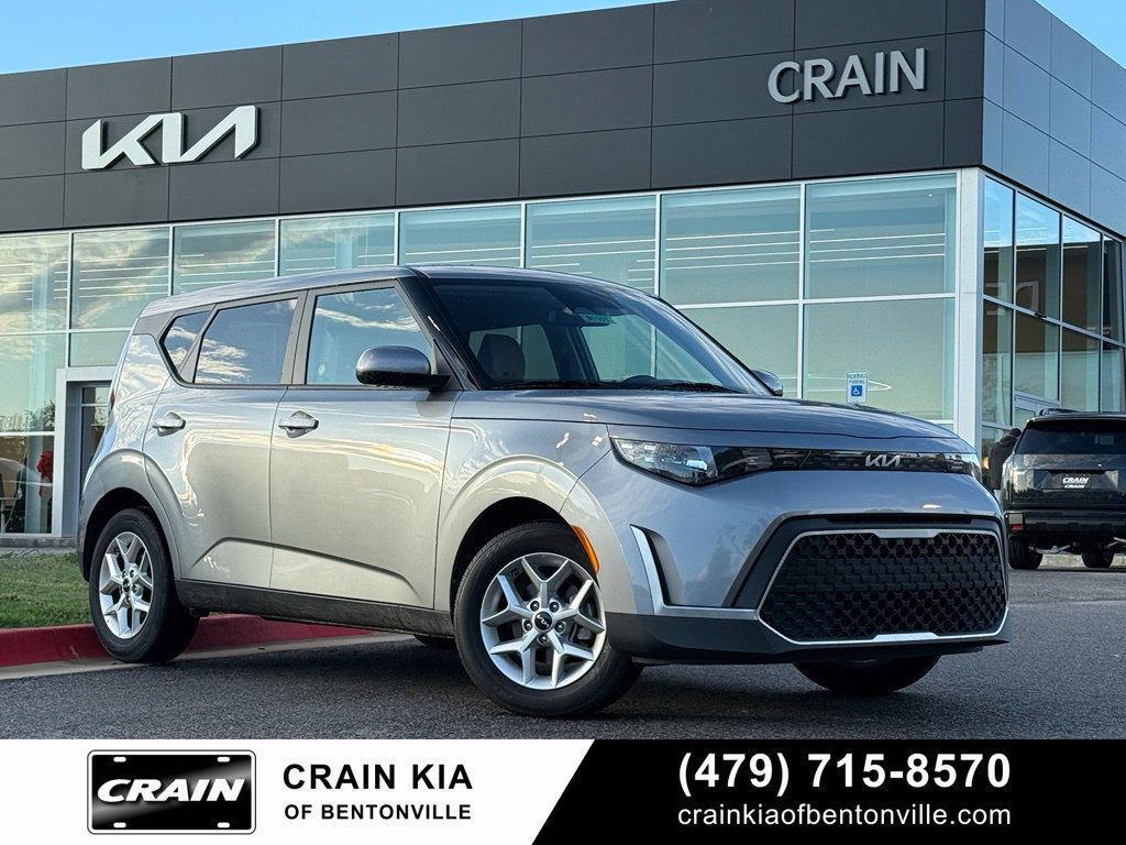Used 2025 Kia Soul LX w/ LX Technology Package FWD image 1