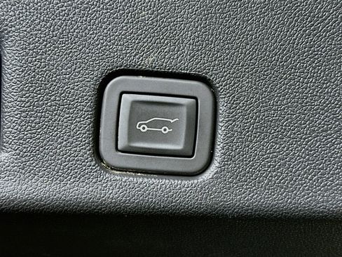 Used 2025 Buick Enclave Preferred AWD/4WD image 31
