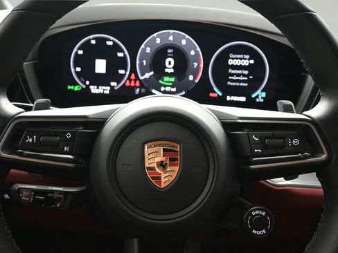 Certified 2025 Porsche Cayenne E-Hybrid AWD/4WD image 19