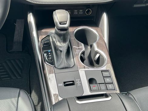 New 2026 Toyota Highlander Platinum AWD/4WD image 26