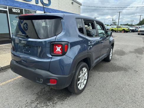 Used 2023 Jeep Renegade Latitude AWD/4WD image 4