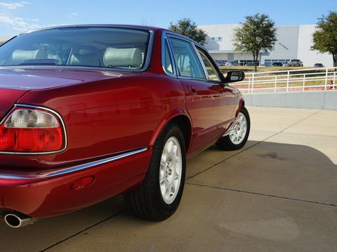 Used 1999 Jaguar XJ8 image 31