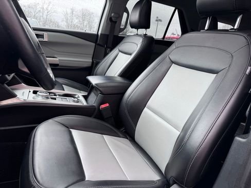 Certified 2023 Ford Explorer XLT w/ Equipment Group 202A image 9