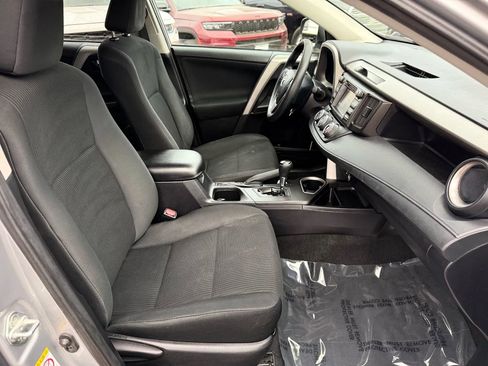 Used 2018 Toyota RAV4 LE image 21