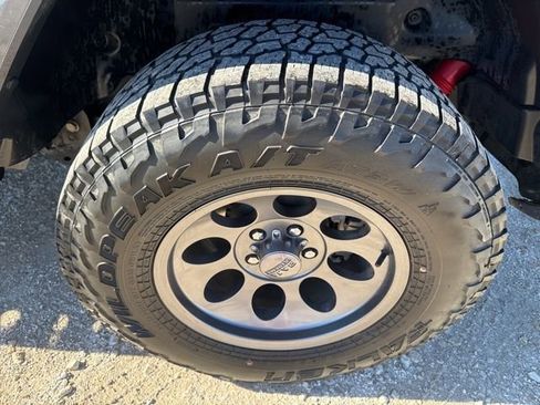 Used 2020 Jeep Wrangler Unlimited Sahara image 36