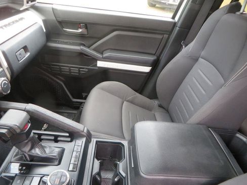 Used 2024 Toyota Tacoma TRD Off-Road AWD/4WD image 25
