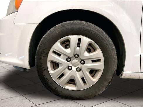 Used 2019 Dodge Grand Caravan SE FWD image 9