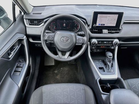 Used 2025 Toyota RAV4 XLE AWD/4WD image 2